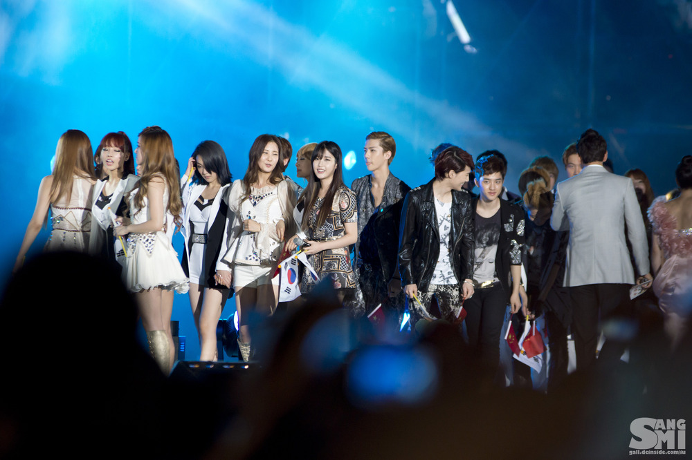 [PIC][25-08-2012]Hình ảnh mới nhất từ Concert "14th Korea-China Music Festival in Yeosu" của SNSD - Page 4 134195405039BE4C1E4CA7