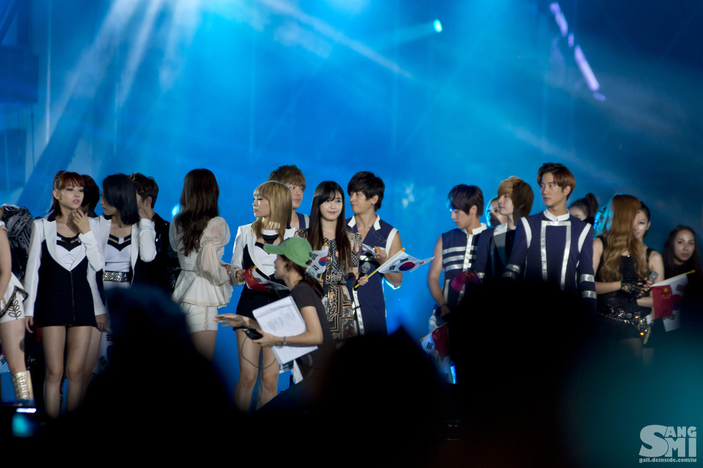 [PIC][25-08-2012]Hình ảnh mới nhất từ Concert "14th Korea-China Music Festival in Yeosu" của SNSD - Page 4 152F4B3F5039BE6A1563A8