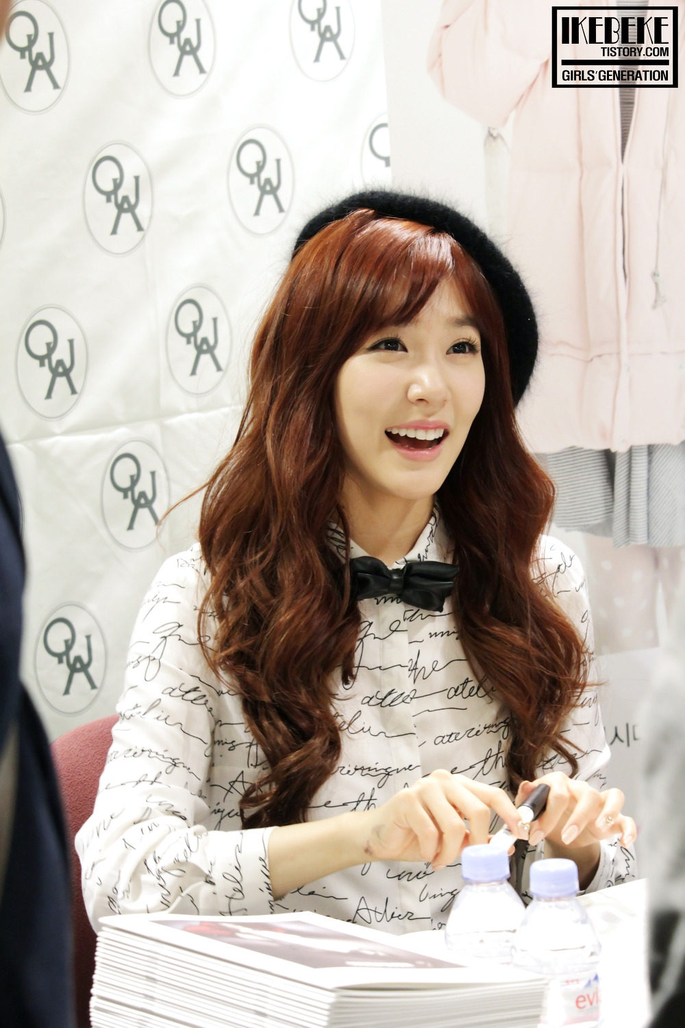 [PIC][07-11-2013]Tiffany xuất hiện tại buổi fansign cho thương hiệu "QUA" vào chiều nay 21309F49527BB6C706EB9F