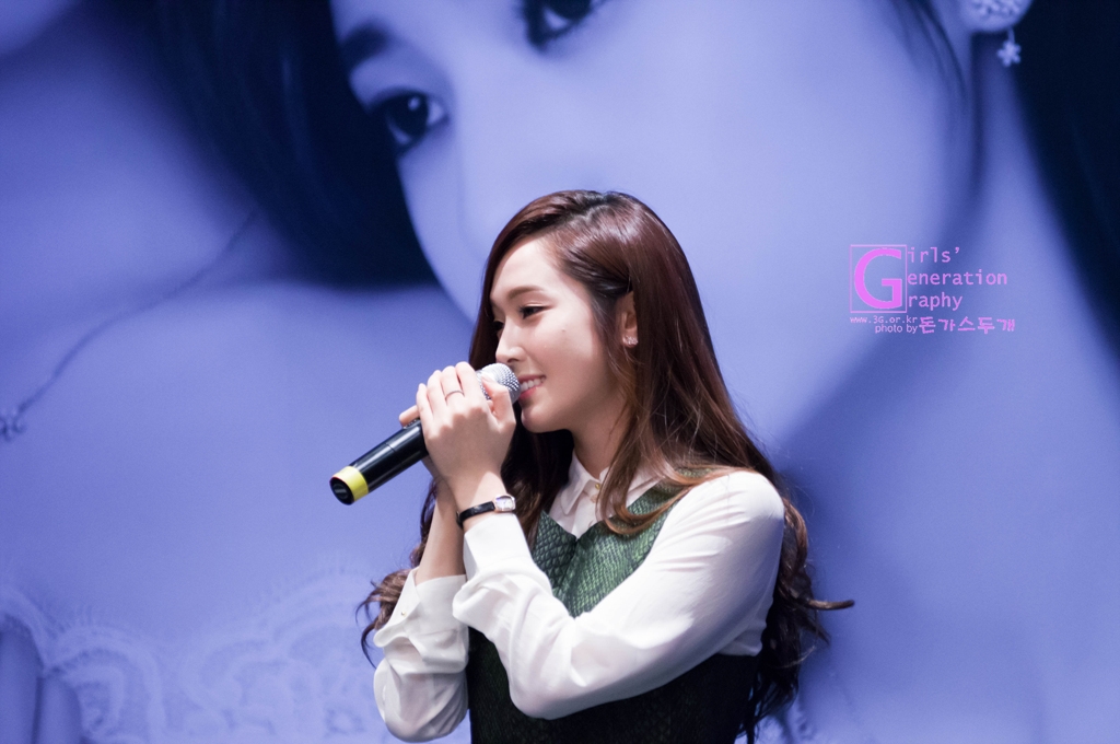 [PIC][01-12-2013]Jessica xuất hiện tại buổi fansign thứ 2 cho thương hiệu "STONEHENgE" vào trưa nay - Page 2 221DE14D529C60B12E2CDA