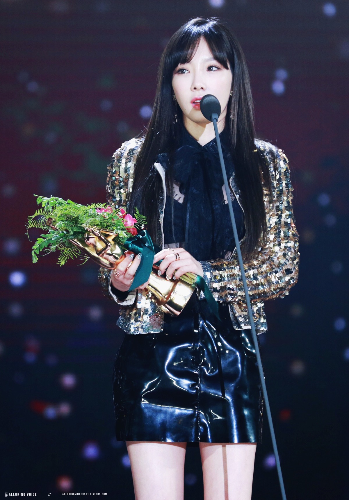[PIC][13-01-2017]Hình ảnh mới nhất từ "31st Golden Disk Awards" của TaeYeon và MC SeoHyun - Page 3 22606041587B35730E6A63