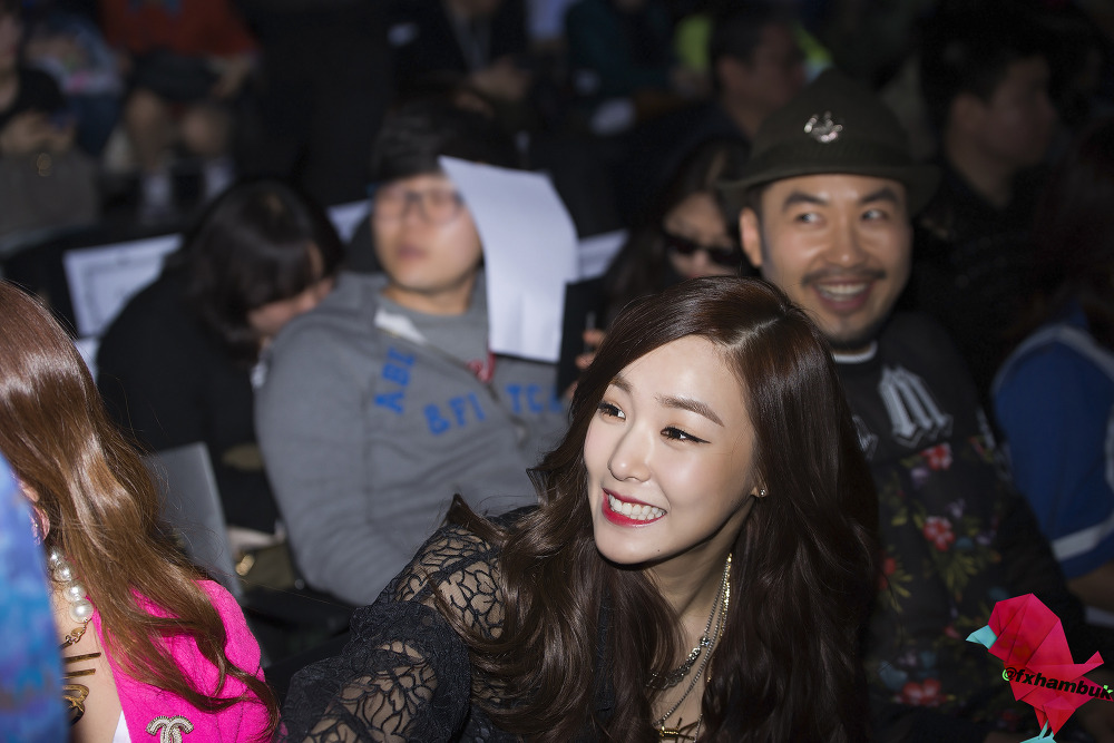 [PIC][24-03-201]Tiffany tham dự "Steve J & Yoni P 2014 F/W Seoul Fashion Week" vào trưa nay 226CCD4B532FE94C25612E