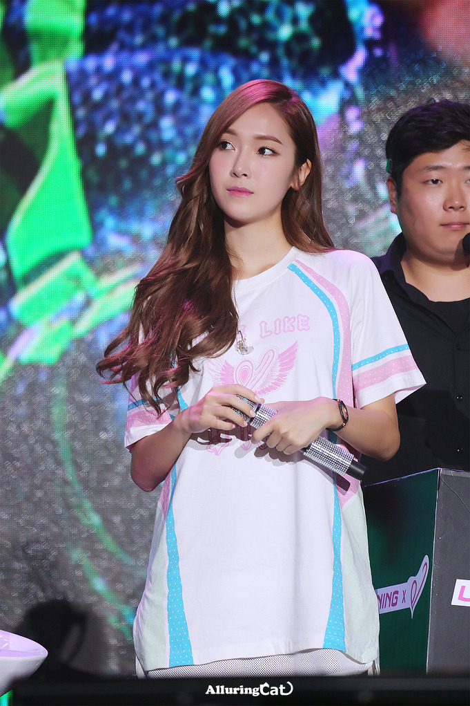 [PIC][06-09-2014]Jessica tham dự sự kiện "LI-NING Fanmeet in Guangzhou" vào tối nay - Page 11 2308BA4E5426B0A7306072