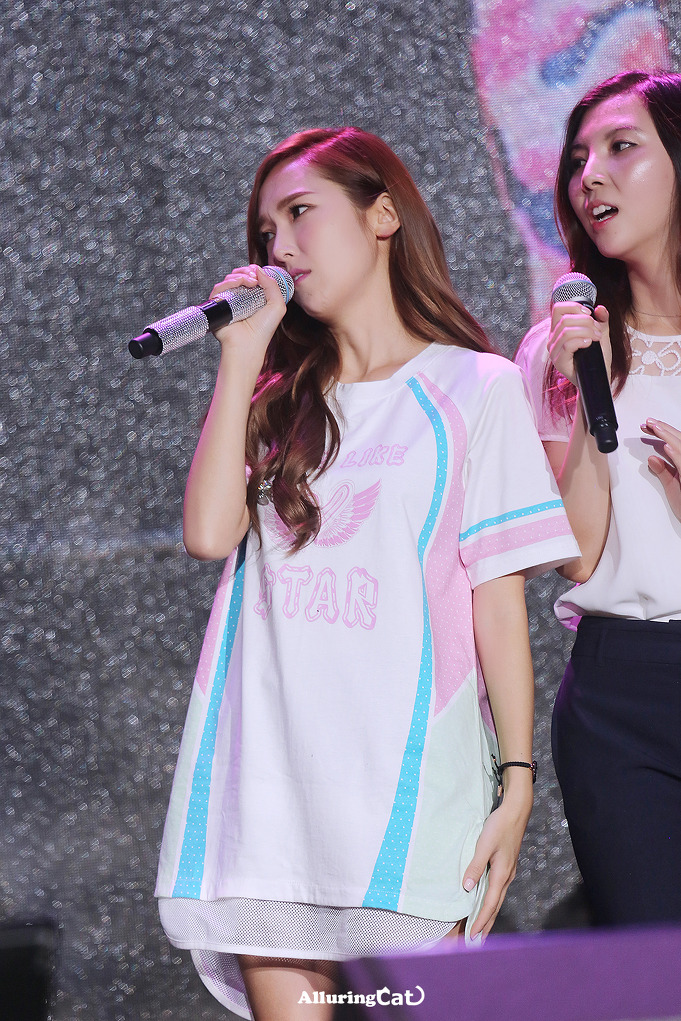 [PIC][06-09-2014]Jessica tham dự sự kiện "LI-NING Fanmeet in Guangzhou" vào tối nay - Page 11 232CBF4D5426B11D2E786D