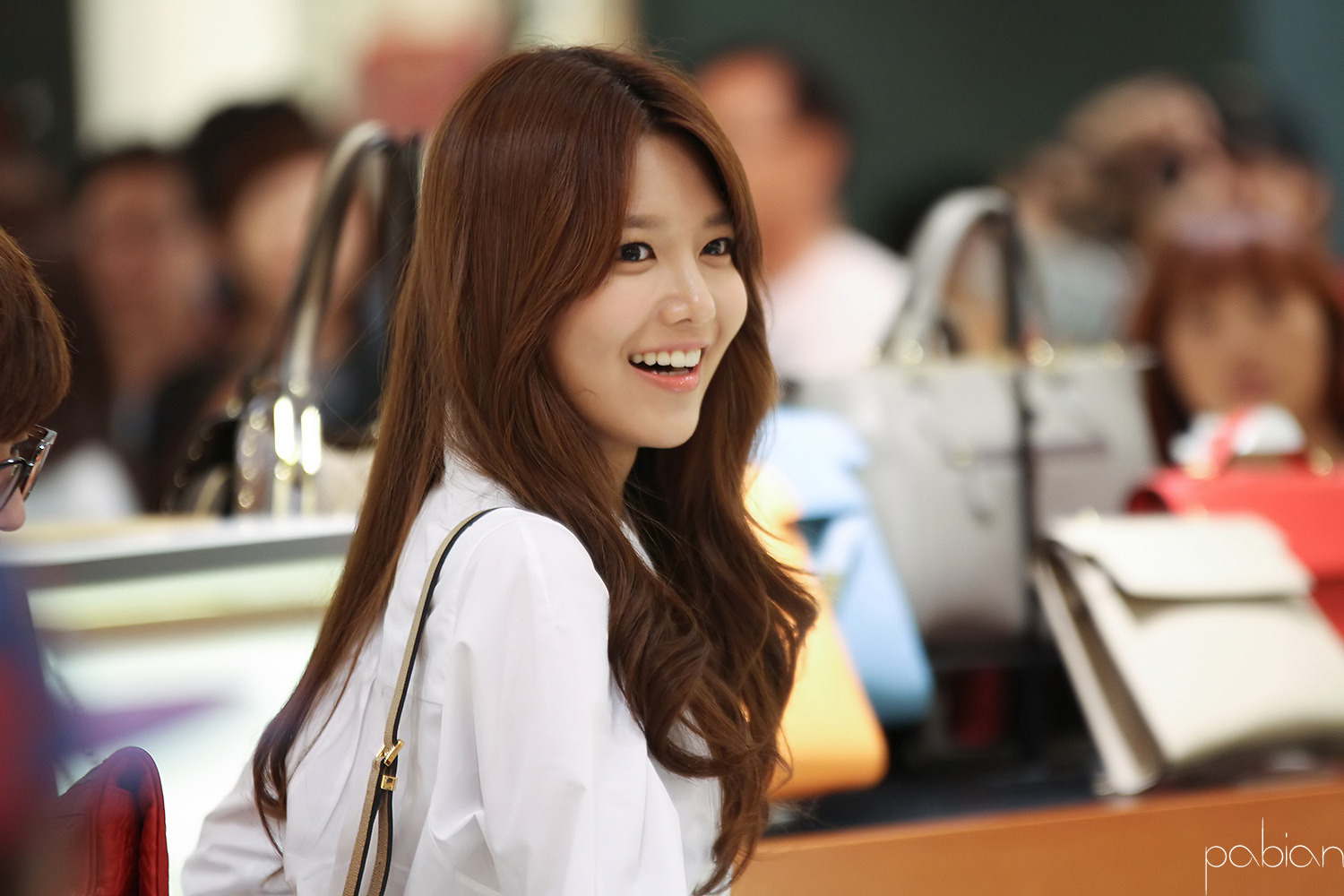 [PIC][08-09-2013]SooYoung xuất hiện tại buổi fansign thứ 4 cho thương hiệu "Double M" vào trưa nay   233A8F4F522C8962269CF3