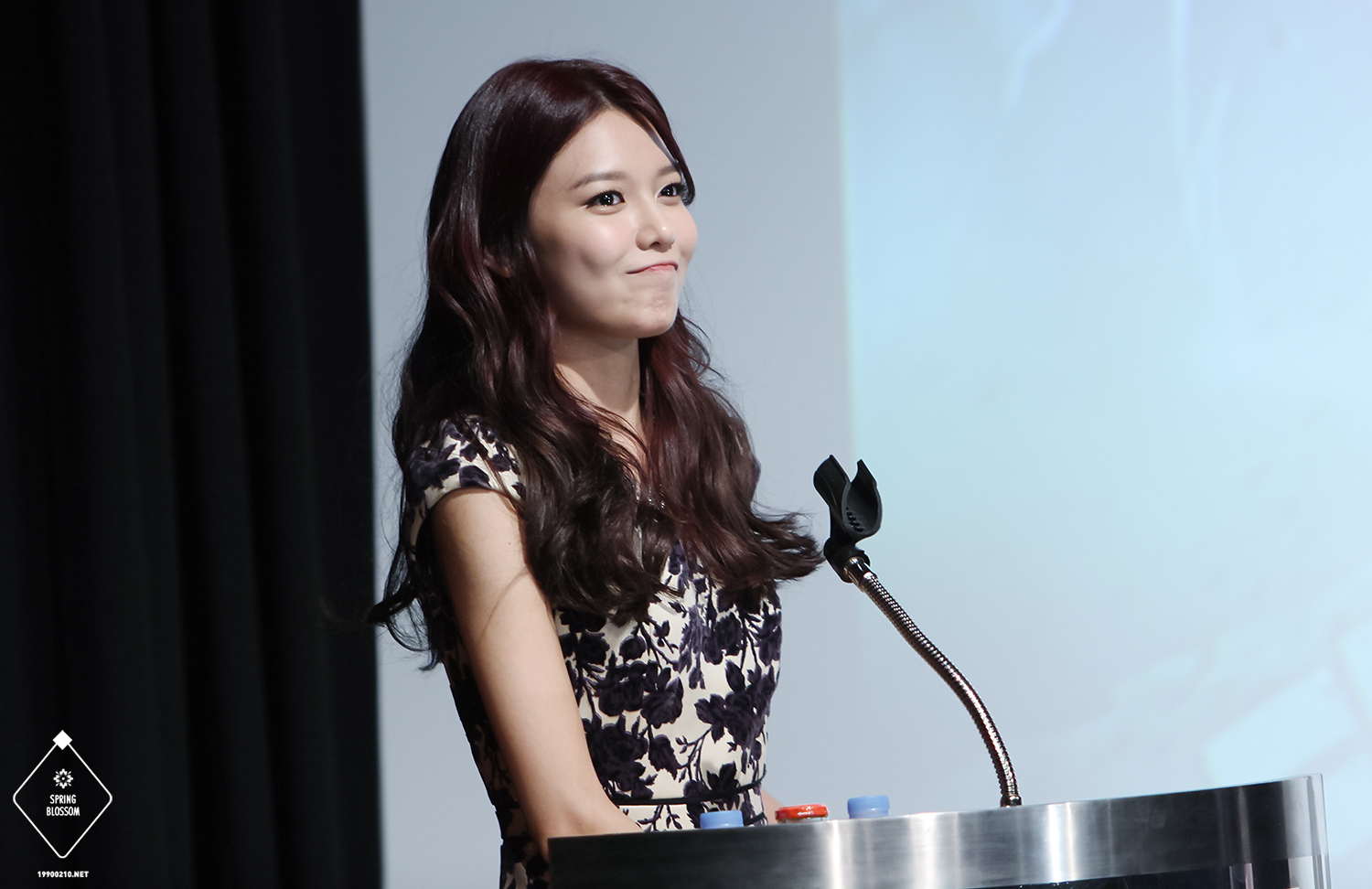 [PIC][05-12-2013]Hình ảnh từ "2013 Women's Film Festival" của MC SooYoung vào tối nay 23663A3F52A1A1741B63E3