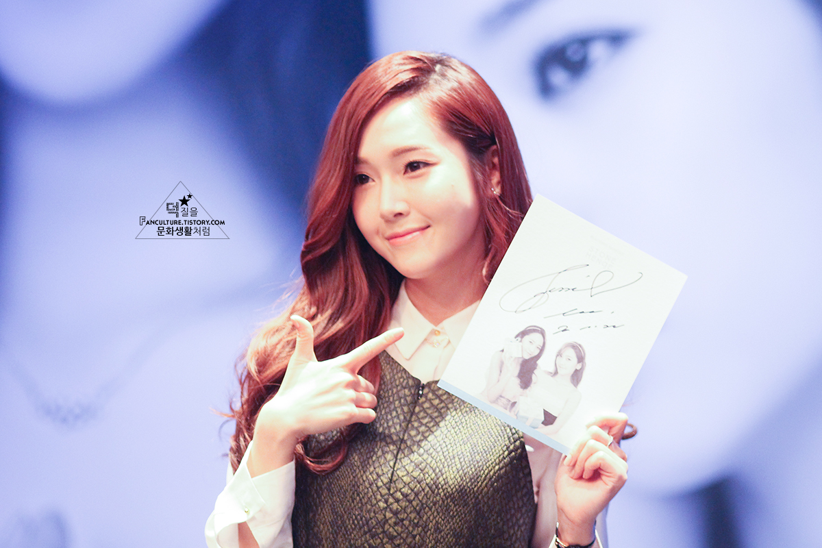 [PIC][01-12-2013]Jessica xuất hiện tại buổi fansign thứ 2 cho thương hiệu "STONEHENgE" vào trưa nay - Page 3 24733E3E52C0394D22567A