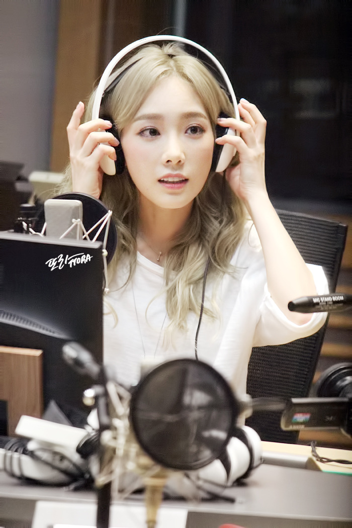 [OTHER][06-02-2015]Hình ảnh mới nhất từ DJ Sunny tại Radio MBC FM4U - "FM Date" - Page 31 261EFB4A5645C76318BCF5