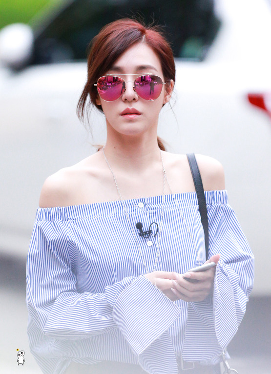 [PIC][01-07-2016]Tiffany xuất hiện tại tòa nhà KBS để quảng bá cho "SHUT UP" 266CC03A577785202C4DB0