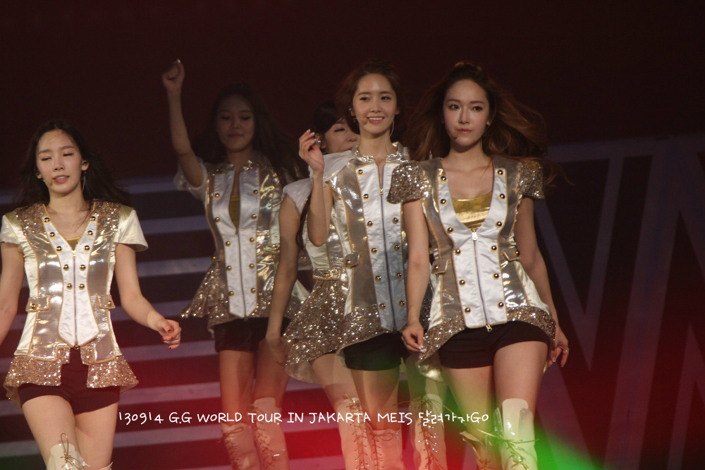 [PIC][13-09-2013]SNSD khởi hành đi Indonesia để biểu diễn "2013 Girls' Generation World Tour ~Girls & Peace~ in JAKARTA" vào chiều nay - Page 11 27049C3B523B04440D9607