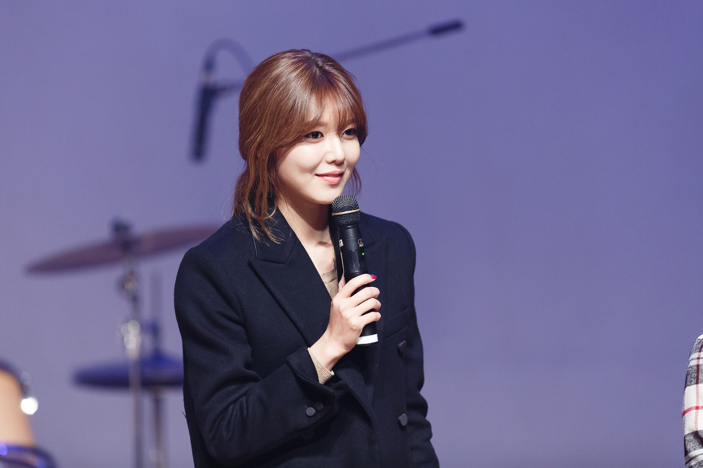 [PIC][20-12-014]SooYoung xuất hiện tại sự kiện "Korean Retinitis Pigmentosa Charity" vào chiều nay 2715134E54B27AFD31478A