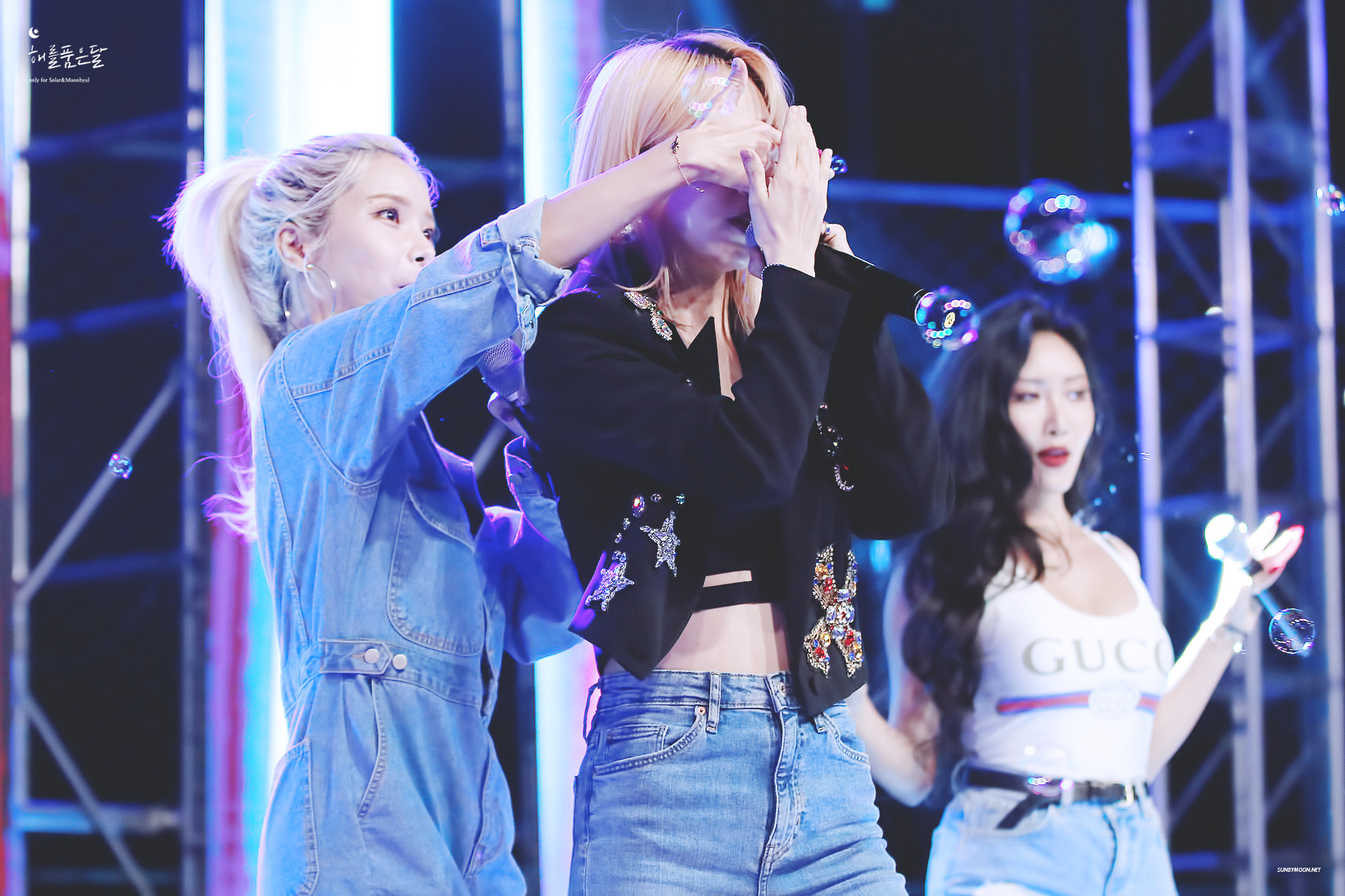 is-moonbyul-left-handed