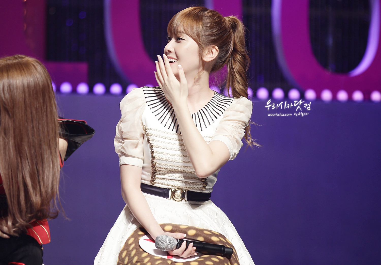 [PIC][01-09-2012]SNSD tại buổi Giao lưu và Ký tặng cho fan hâm mộ được tổ chức bởi thương hiệu "LOOK" vào chiều nay - Page 14 114F30405044660248753F