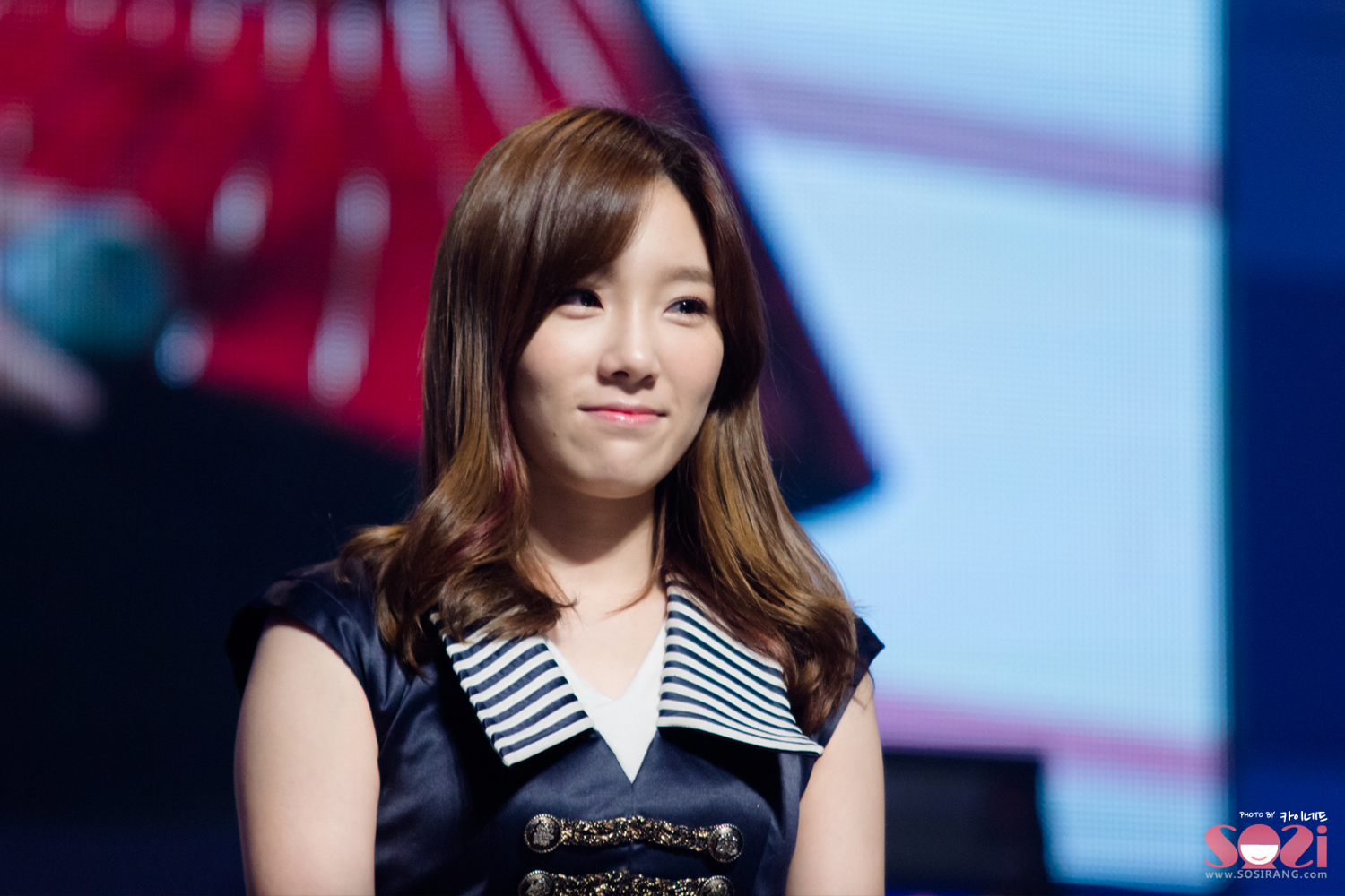 [PIC][01-09-2012]SNSD tại buổi Giao lưu và Ký tặng cho fan hâm mộ được tổ chức bởi thương hiệu "LOOK" vào chiều nay - Page 24 120EA04A504B38E915FAAA