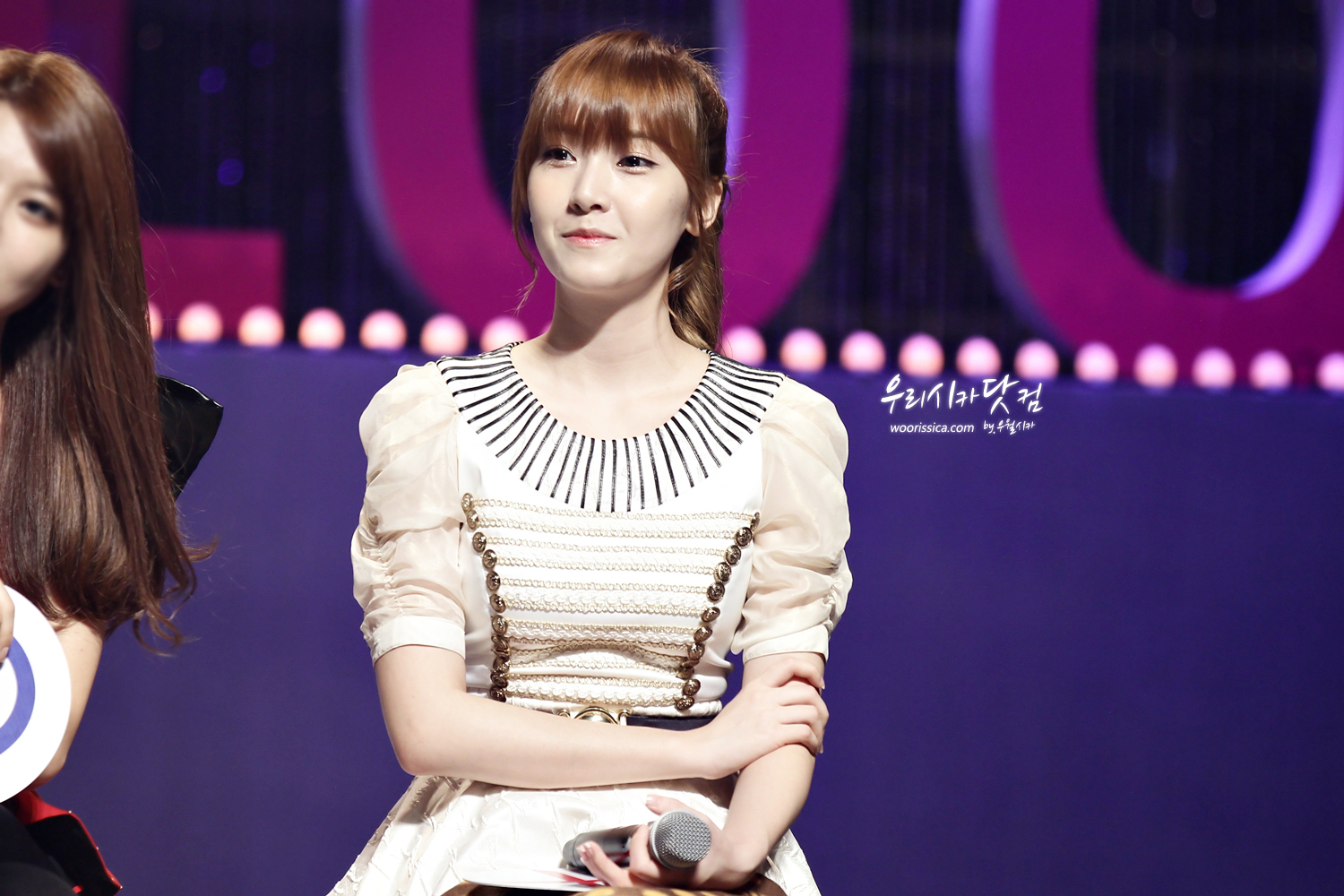 [PIC][01-09-2012]SNSD tại buổi Giao lưu và Ký tặng cho fan hâm mộ được tổ chức bởi thương hiệu "LOOK" vào chiều nay - Page 14 174F3040504465F34249D3