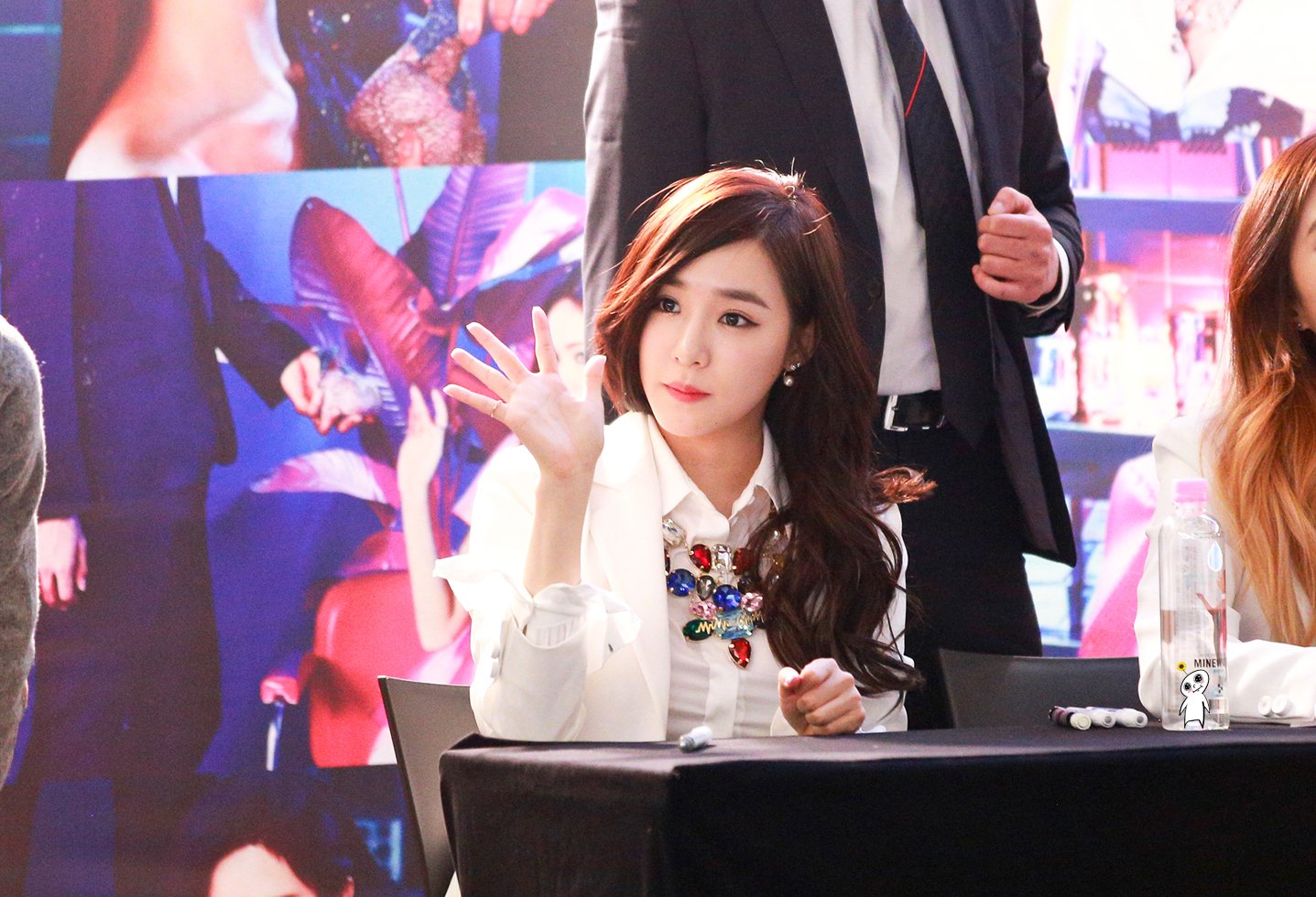 [PIC][14-03-2014]SNSD xuất hiện tại buổi fansign cho "Mr.Mr." vào tối nay  - Page 3 220B89385323E80B18D987