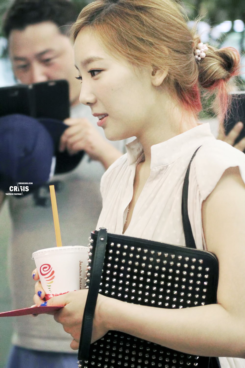 [PIC][26-07-2013]Tiffany - TaeYeon và Sunny khởi hành đi LA để hát Quốc ca mở màn cho trận đấu bóng chày giữa 2 đội Los Angeles Dodgers và Cincinnati Reds vào tối nay - Page 5 2312BC3D51FBD1F229D109