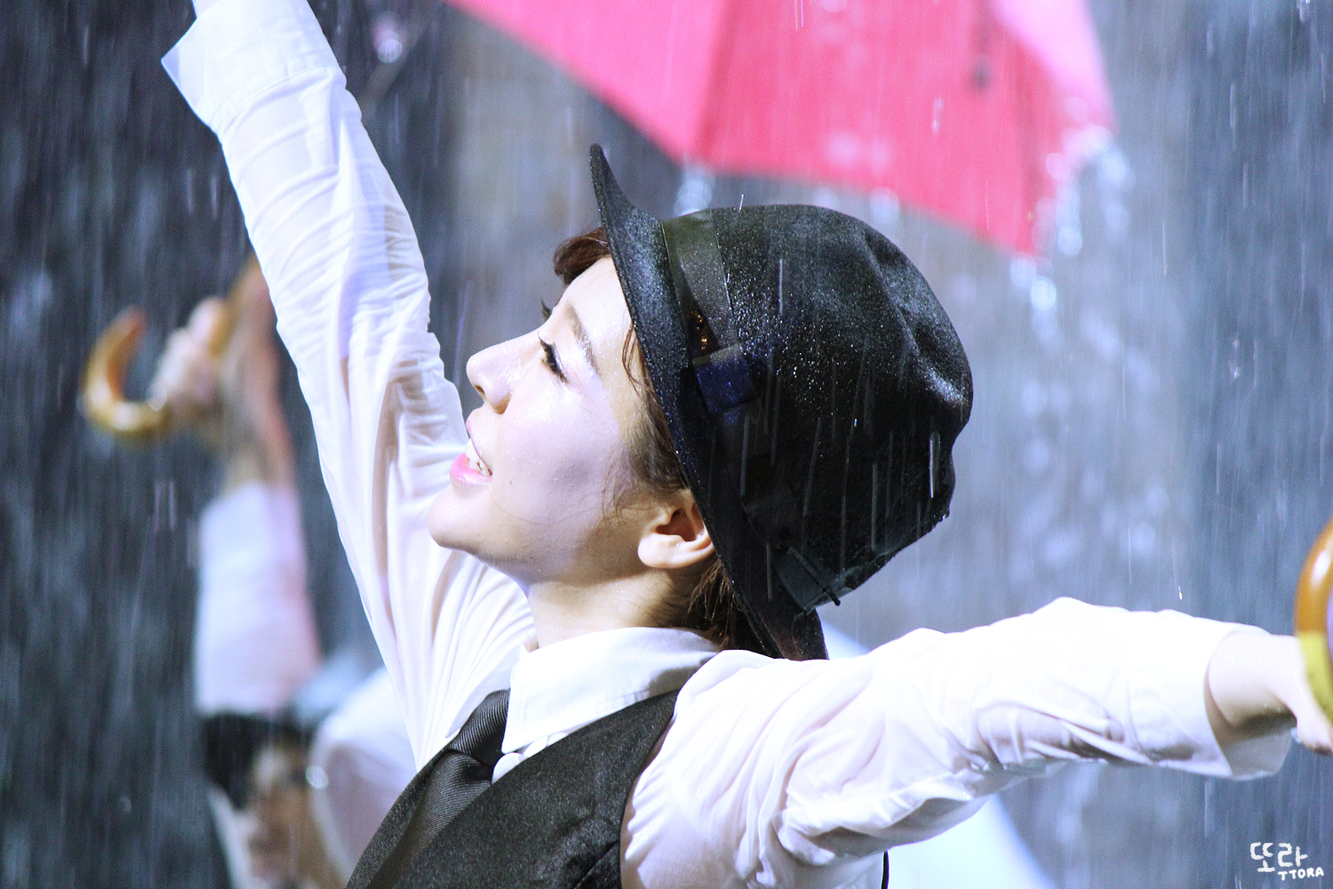 [OTHER][29-04-2014]Sunny sẽ tham gia vở nhạc kịch "SINGIN' IN THE RAIN" - Page 3 2327444253B0EACB06D2C9
