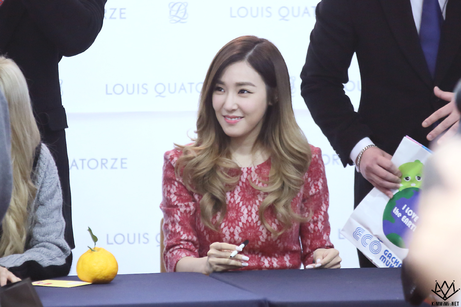 [PIC][27-11-2015]TaeTiSeo tham dự buổi Fansign cho thương hiệu "Louis Quartoze" tại Lotte Department Store Busan vào chiều nay - Page 6 2473B03C56A75B9E2C15FB