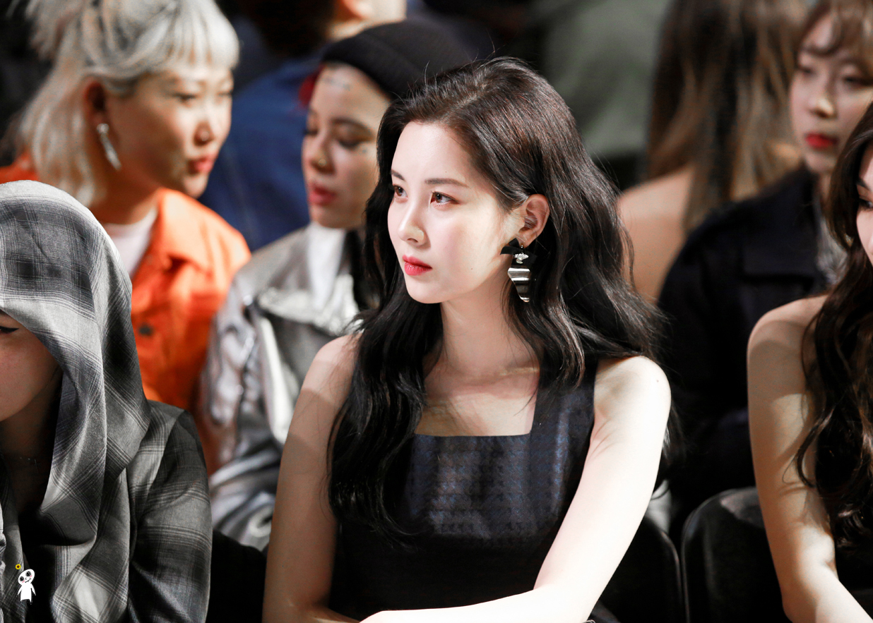 [PIC][29-03-2017]Tiffany - HyoYeon và SeoHyun tham dự sự kiện ra mắt BST Thu - Đông của thương hiệu "PUSHBUTTON" trong khuôn khổ "2017 S/S HERA Seoul Fashion Week" vào chiều nay - Page 5 247AC047590AFDD919E500