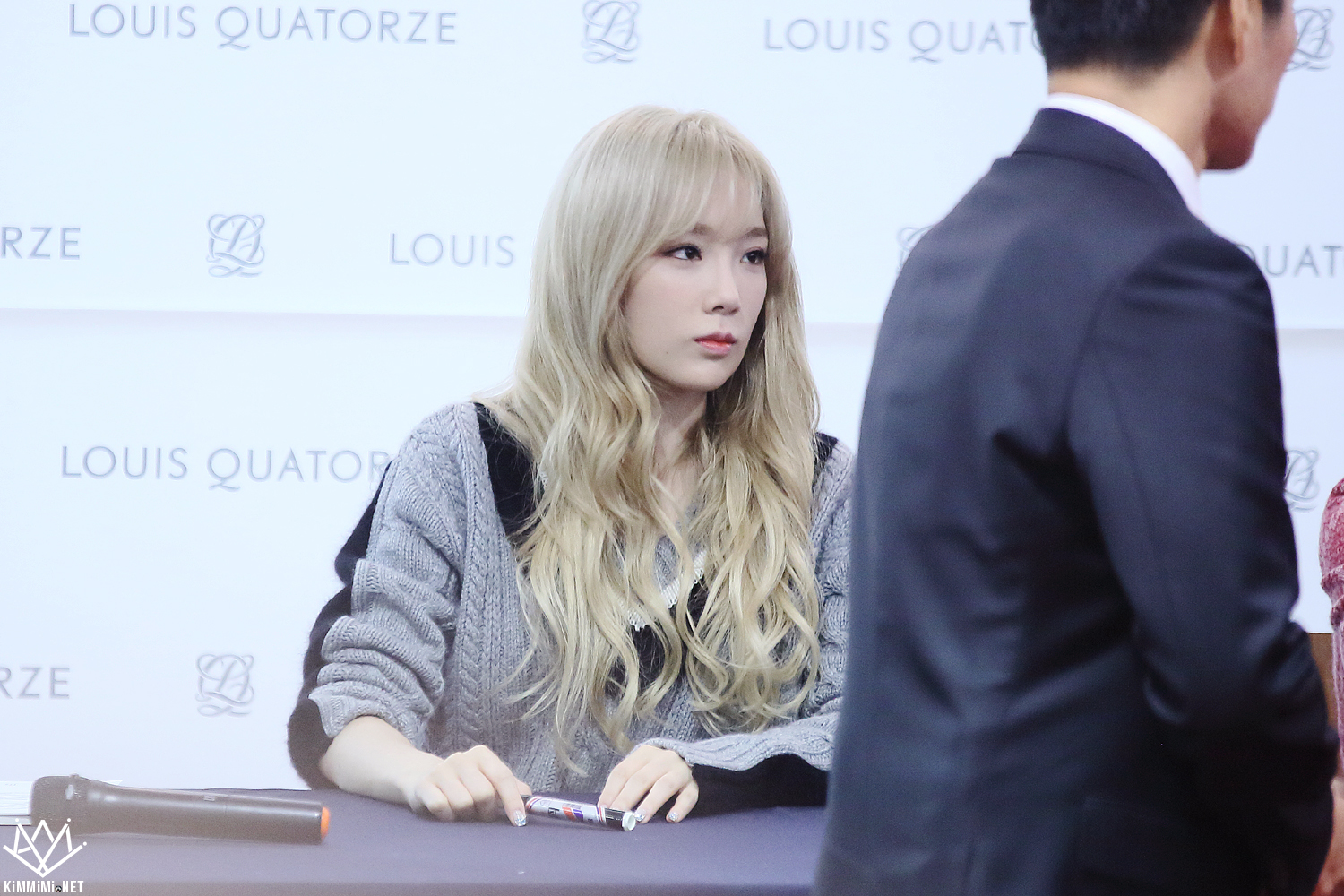 [PIC][27-11-2015]TaeTiSeo tham dự buổi Fansign cho thương hiệu "Louis Quartoze" tại Lotte Department Store Busan vào chiều nay - Page 6 251A853756A758CD04CCB6