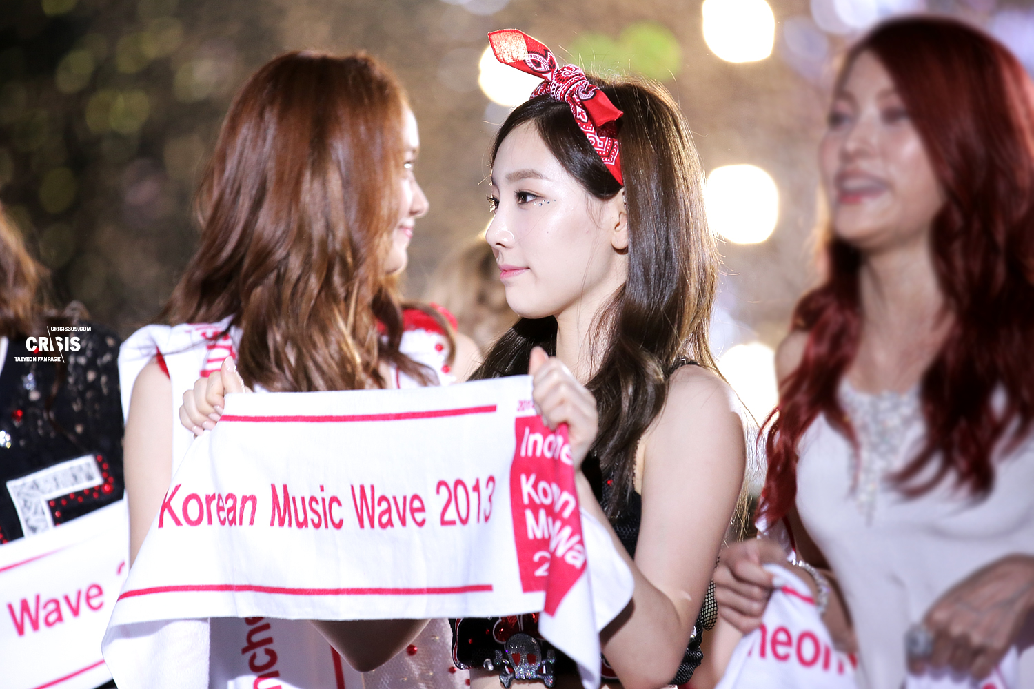 [PIC][01-09-2013]Hình ảnh mới nhất từ "Incheon Korean Music Wave 2013" của SNSD và MC YulTi vào tối nay - Page 7 263BD1395237234F2F2CC4