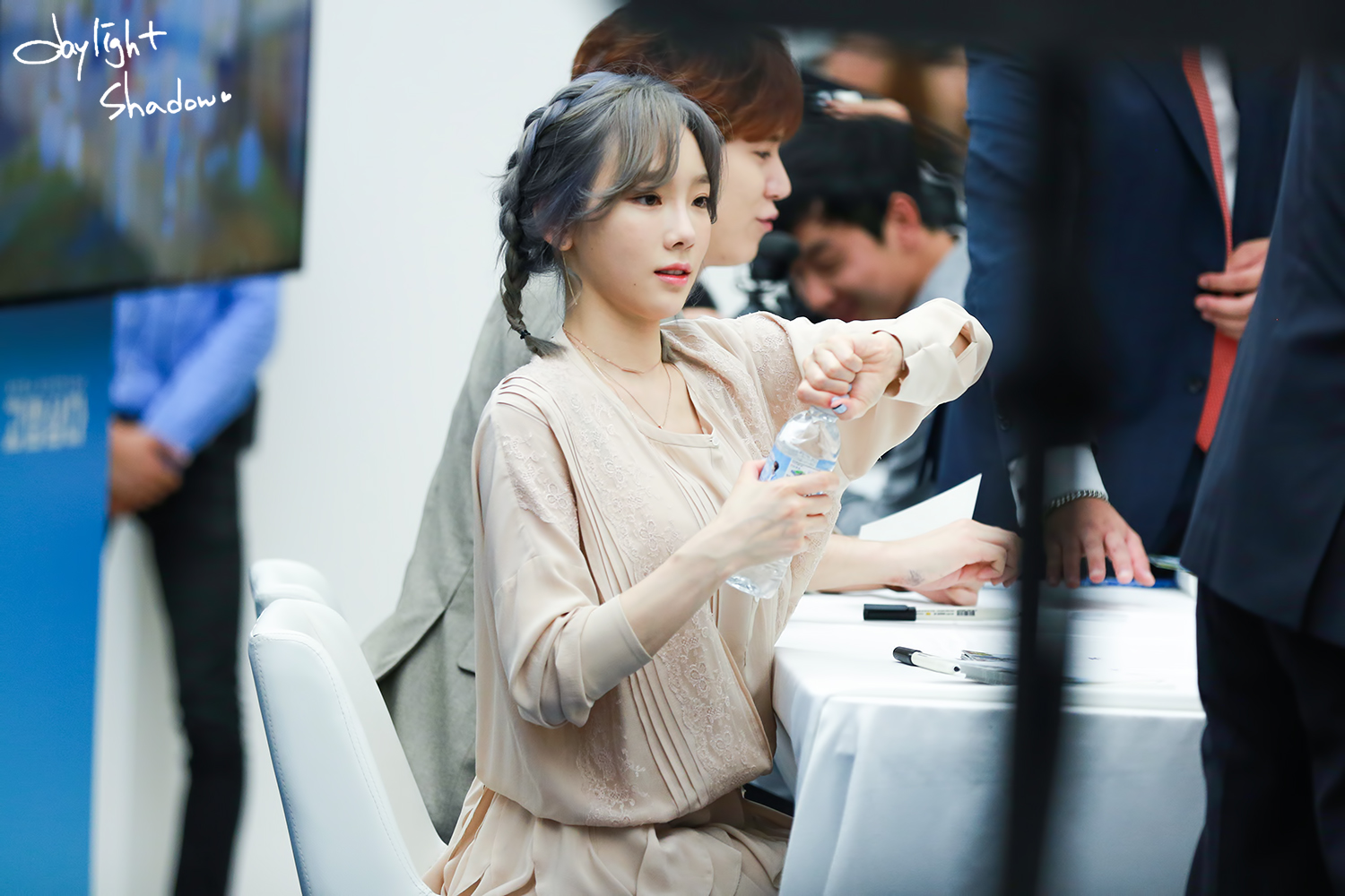 [PIC][23-09-2016]TaeYeon tham dự buổi Fansign cho thương hiệu nước uống "SAMDASOO" tại COEX Live Plaza vào tối nay - Page 4 272BF73457E652CC3516AE