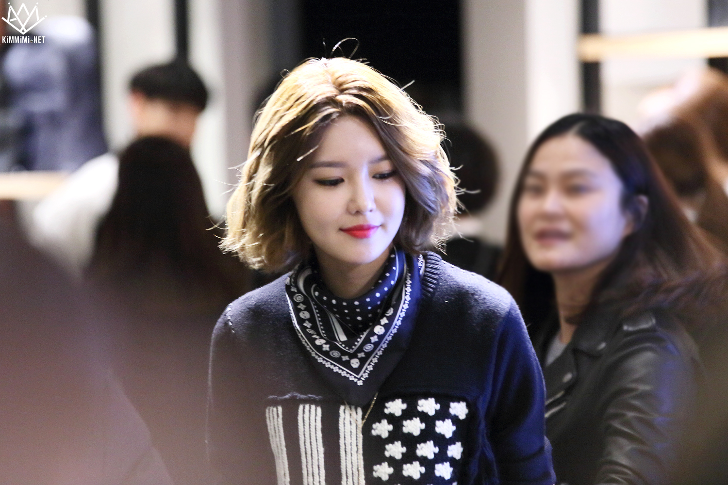  [PIC][27-11-2015]SooYoung tham dự buổi Fansign cho thương hiệu "COACH" tại Lotte Department Store Busan vào trưa nay - Page 2 272D333E56BB25270C8D48