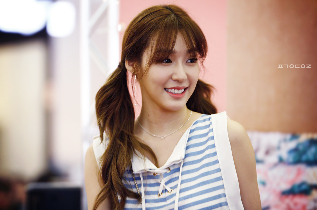 [PIC][06-06-2016]Tiffany tham dự buổi Fansign cho "I Just Wanna Dance" tại Busan vào chiều nay - Page 6 275AA54958BBE64425446A